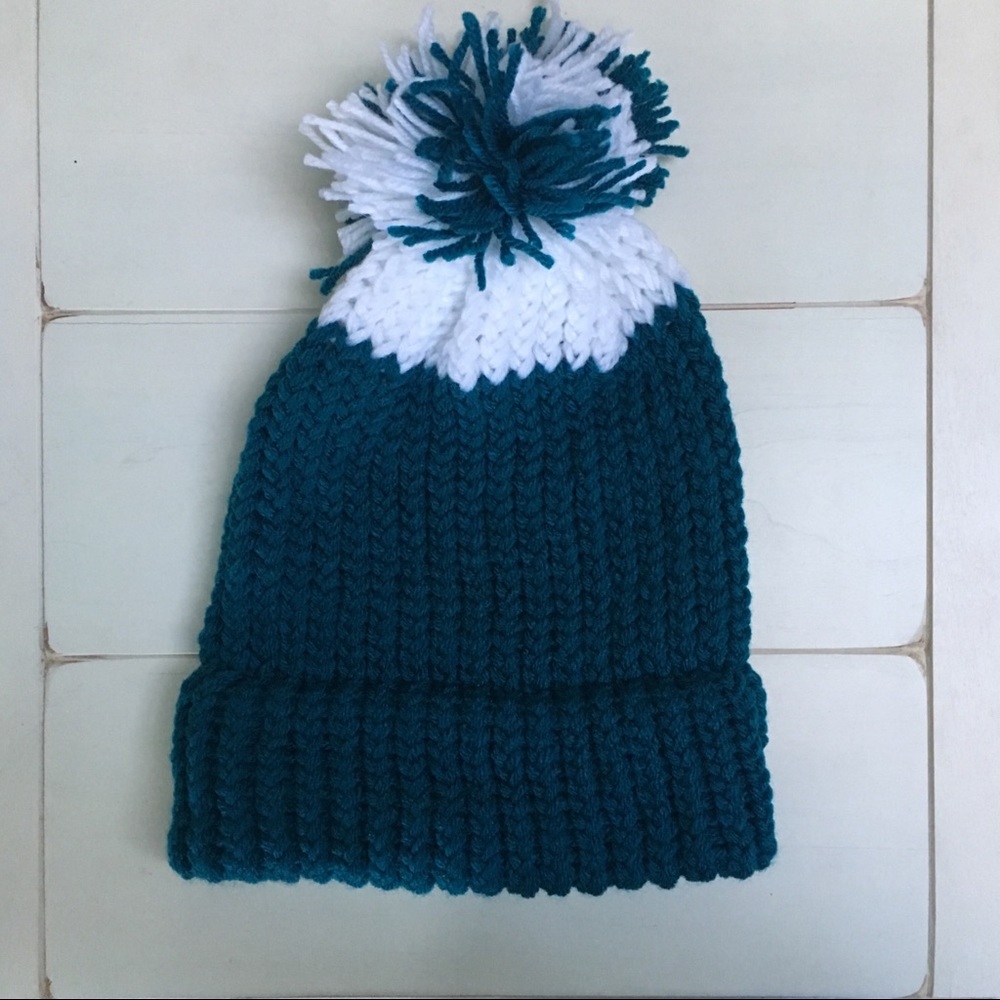 Teal and white slouchy knit hat